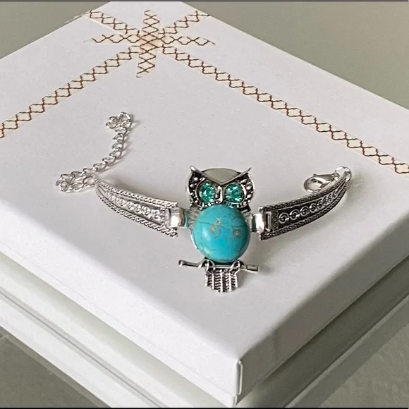 Bohemian Vintage Style Turquoise Delicate Carving Bracelet
womens fashion - Picture 5 of 6